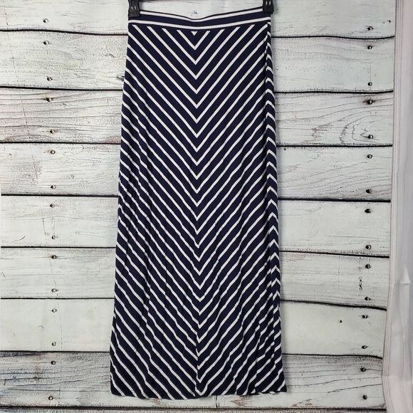 LOFT Petites Maxi Skirt XXSP Navy White Chevron Stripe Rayon Stretch Long Skirt - Picture 3 of 6